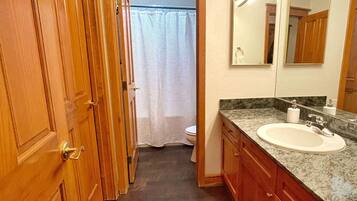 花灑/浴缸組合、按摩浴缸、風筒、提供毛巾