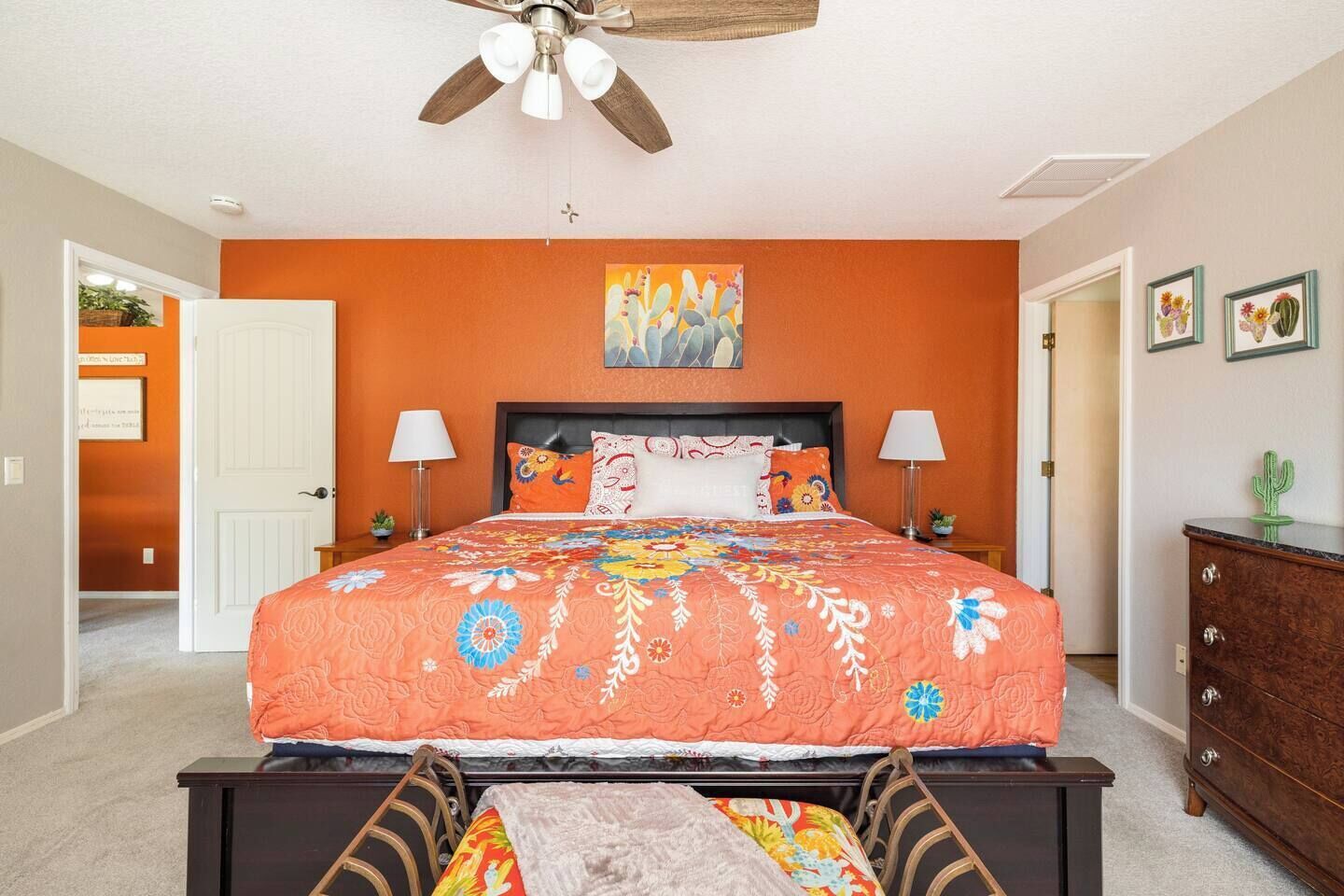 3 slaapkamers, een strijkplank/strijkijzer, reisbedje, gratis wifi