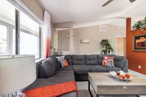 Smart-TV, Bücher, Arbeitsbereiche