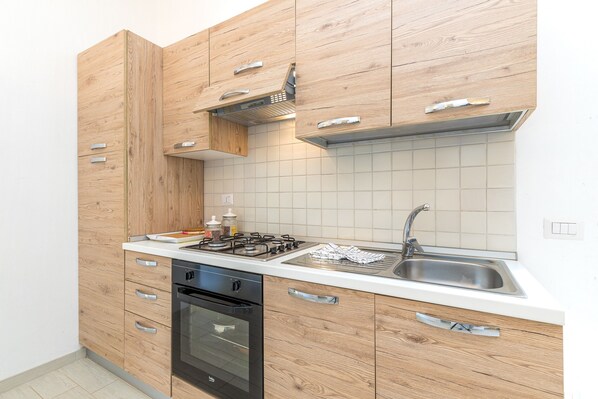Fridge, oven, stovetop, electric kettle - Domos Pintadas Villetta Bianca (Olbia)