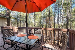 Property grounds - Cabin w/Rustic Charm, Modern Perks & Pine Views (munds park)