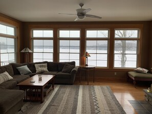 TV, peis og bordtennis