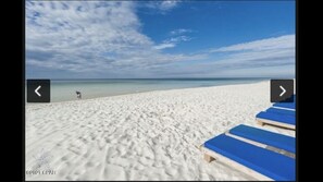 På stranden