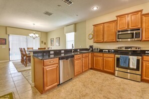 House, Multiple Beds (Spectacular Champions Gate Vacation H) | Private kitchen - Spectacular Champions Gate Vacation Home (Davenport)