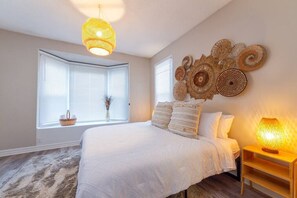 4 bedrooms, desk, iron/ironing board, travel crib