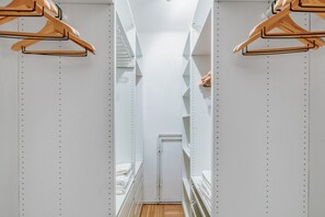 Interior - Newly renovated Innere Stadt 1BR w/Elevator, near Metro U3, by Blueground (Vienna)