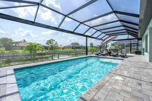 A heated pool - Villa Tahiti - Beautiful Brand New Home (Cape Coral)