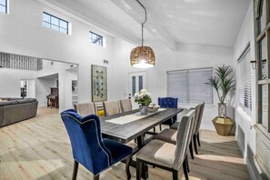 Dining - Best Location on Lewisville Lake GREAT FOR GROUPS (Little Elm)