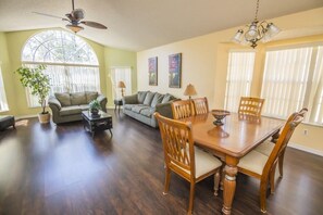 公寓客房, 多張床 (Terry's Royal Palms Condo) | 客廳