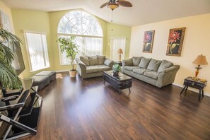 公寓客房, 多張床 (Terry's Royal Palms Condo) | 客廳