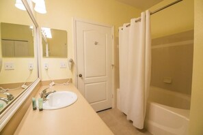 Bathroom - Runaway Beach Condo (Kissimmee)