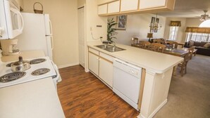 Appartamento, 2 letti queen (Maria's Island Club Condo) | Cucina privata
