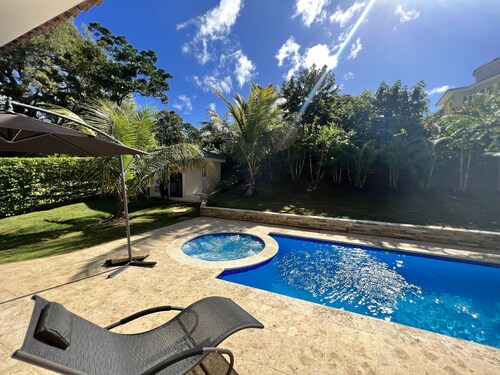 Beautiful New Villa pool and jaccuzi in Residencial Hispaniola Sosua