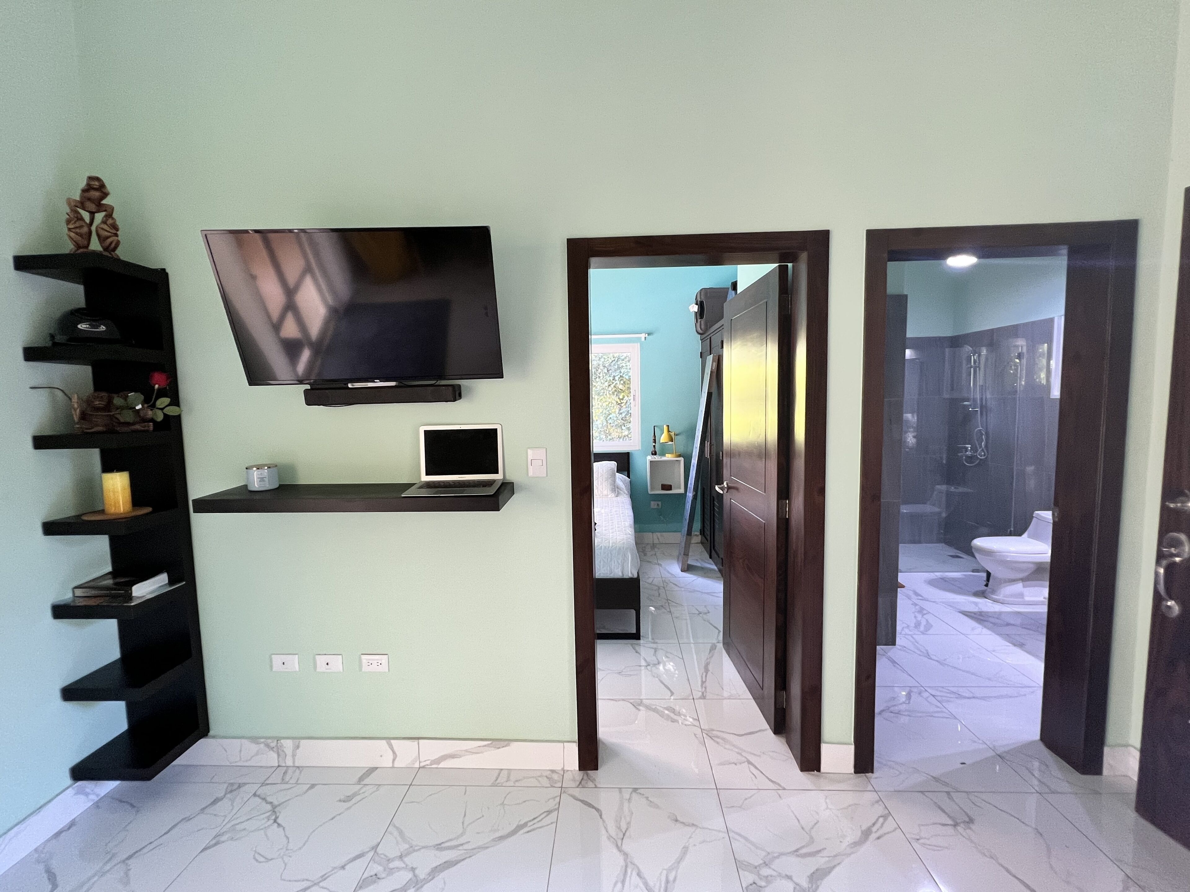 3 bedrooms, in-room safe, WiFi, bed sheets