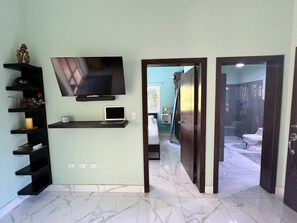 3 عدّة غرف نوم وخزنة داخل الغرفة وواي فاي وملاءات أسرّة