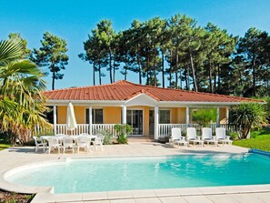 Pool - Nice apartment in villa for 6 guests with WIFI, private pool, TV, terrace and pets allowed (Lacanau-océan)