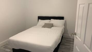 House | 3 bedrooms, iron/ironing board, free WiFi, bed sheets