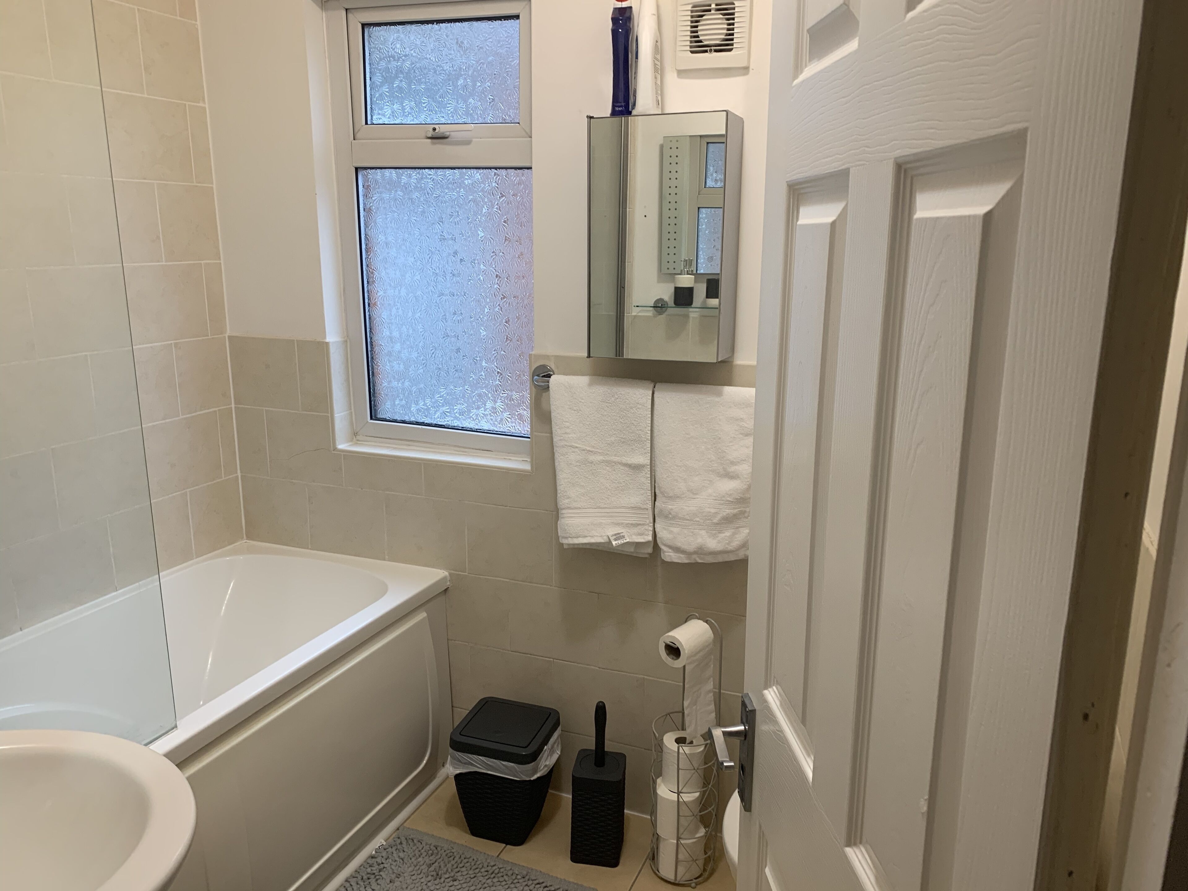 House | Bathroom | Combined shower/tub, deep soaking tub, hair dryer, towels