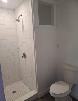 Shower, hair dryer, towels, soap - Studio Apartment in the Casa Antigua, Hemingway's 1st Key West Hotel Residence (Key West)