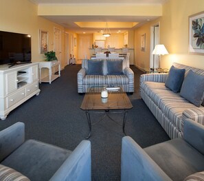 TV, stereo - REDUCED - 3 bedroom 3 bath Waterside condo In Hilton Head close to Coligny beach (Hilton Head Island)