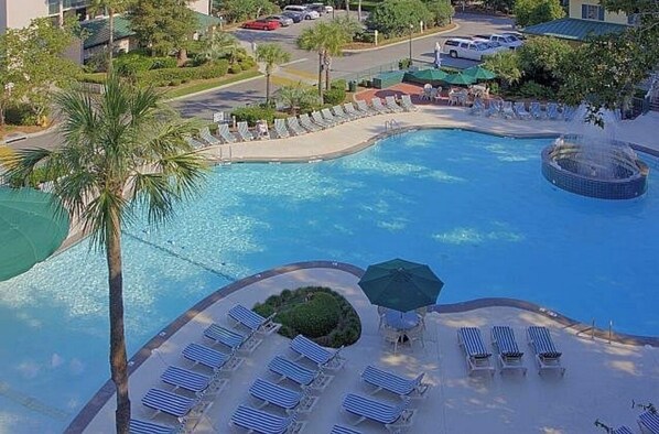 Outdoor pool - REDUCED - 3 bedroom 3 bath Waterside condo In Hilton Head close to Coligny beach (Hilton Head Island)