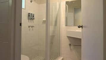 Standard Room | Bathroom