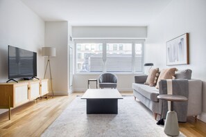 Télévision, chaîne hi-fi, espaces bureaux