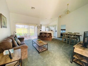 House, Multiple Beds (Cary's Southern Dunes Vacation Home) | Living room - Cary's Southern Dunes Vacation Home (Haines City)