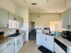 Casa, letti multipli (Cary's Southern Dunes Vacation Home) | Cucina privata