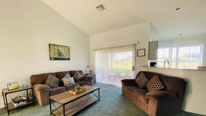 Ferienhaus, Mehrere Betten (Cary's Southern Dunes Vacation Home) | Wohnbereich