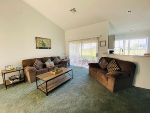 獨棟房屋, 多張床 (Cary's Southern Dunes Vacation Home) | 起居區