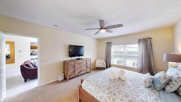 House, Multiple Beds (William's Lake Berkley Resort Home) | 5 bedrooms