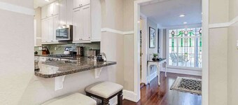 5BR Success Home ~ 5 min walk to FSC | Sleeps 19