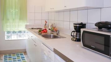 冰箱、微波炉、洗碗机、烤面包机