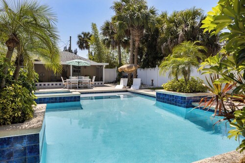 3 Units, Sleeps 18, Pool, Pickleball, Basketball, Beaches, USSSA, 