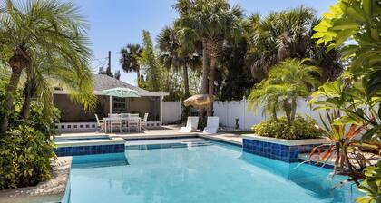 3 Units, Sleeps 18, Pool, Pickleball, Basketball, Beaches, USSSA,