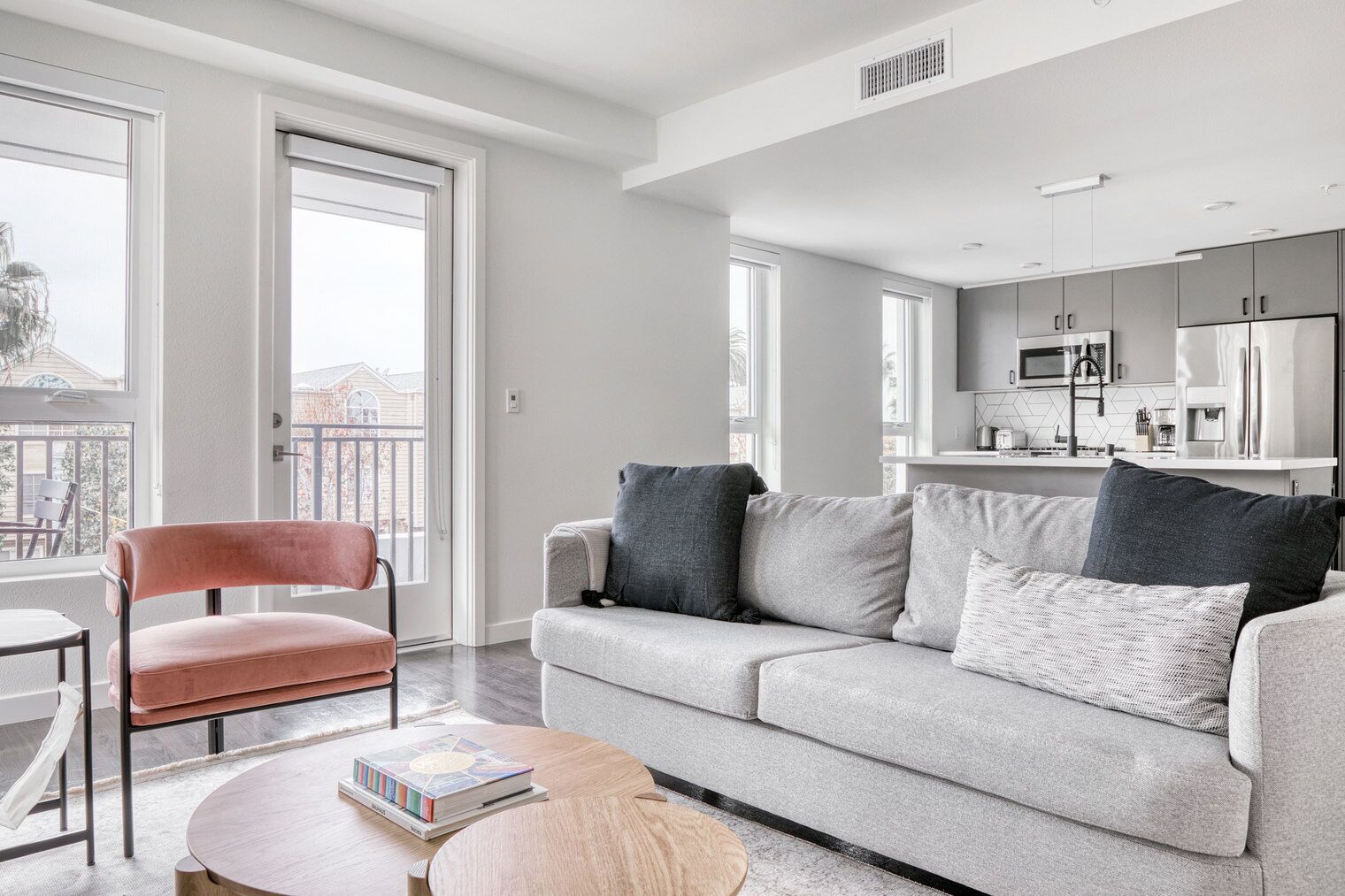 Dreamy Long Beach 2BR w/ Gym & Pool, near Shops & Bars, by Blueground