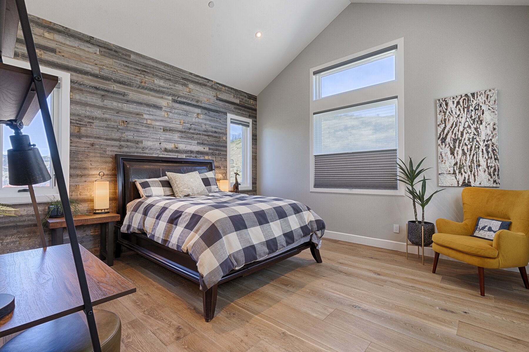 4 bedrooms, desk, iron/ironing board, free WiFi