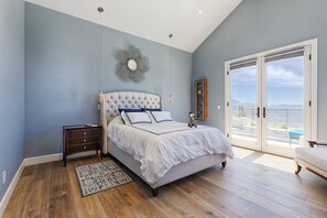 4 chambres, bureau, fer et planche à repasser, accès au Wi-Fi (inclus)