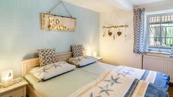 2 bedrooms, iron/ironing board, free WiFi, bed sheets