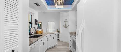 雪櫃、微波爐、焗爐、爐具