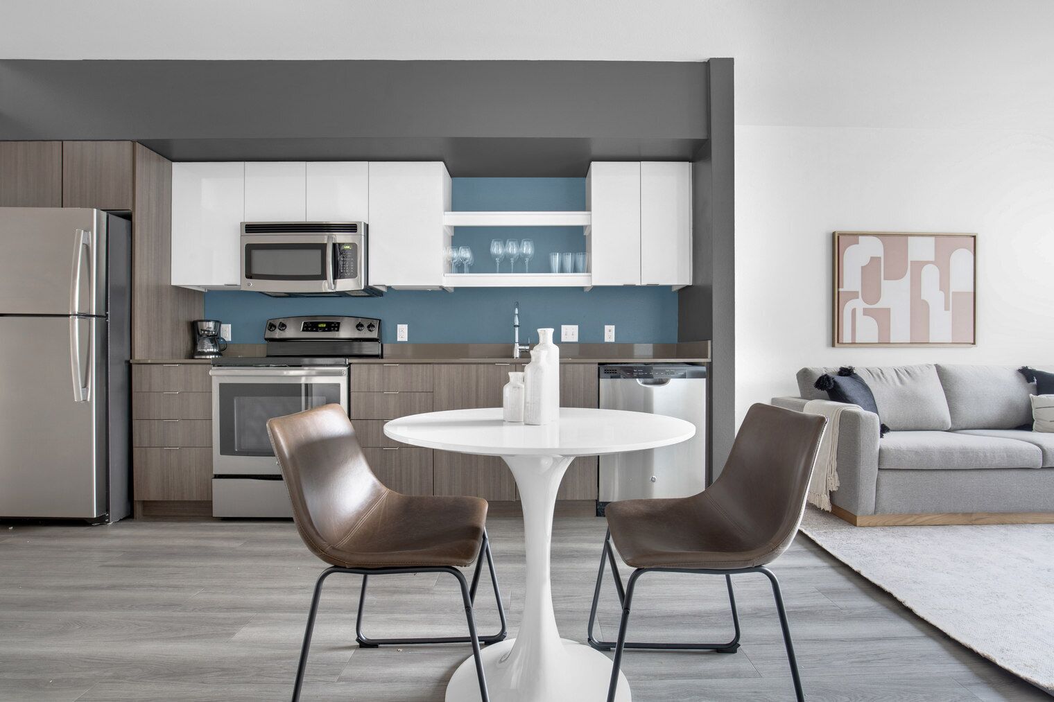 冷蔵庫、電子レンジ、オーブン、食器洗い機