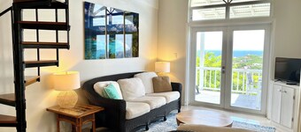 TRANQUIL BREEZE  [3 BR - 3 BA] Best Views & Location- Close to Town & Generator