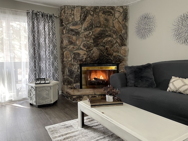 Smart TV, fireplace