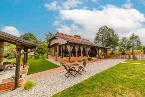 Eco House Lina With Hot Tub and Sauna, Lopatinec, Croatia