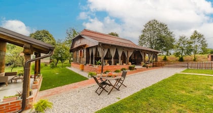 Eco House Lina With Hot Tub and Sauna, Lopatinec, Croatia