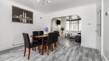 House | Private kitchen | Fridge, microwave, oven, stovetop