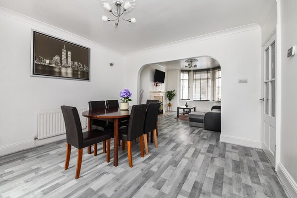 独立别墅 | 私人厨房 | 冰箱、微波炉、烤箱、炉灶