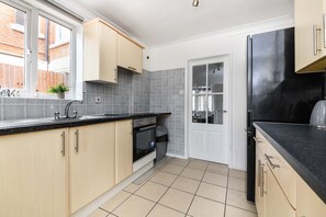 独立别墅 | 私人厨房 | 冰箱、微波炉、烤箱、炉灶