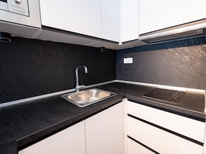 Fridge, microwave, oven, coffee/tea maker - Apartamento Royal Marine en Empuriabrava (Empuriabrava)